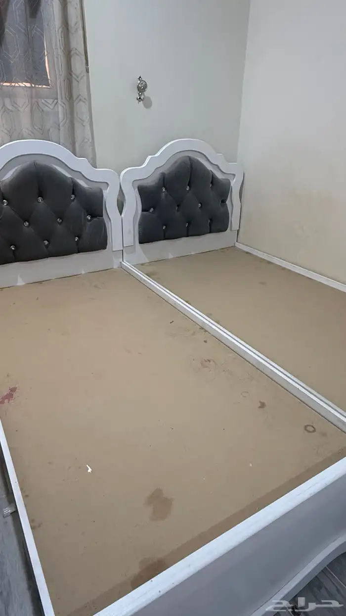 أسره نظيفه مافيها اي كسور أو خدوش والقماش نظيف واستخدم حشمه 0