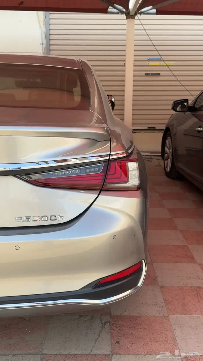 للبيع  لكزس ES 300h هايبرد - موديل 2024 16