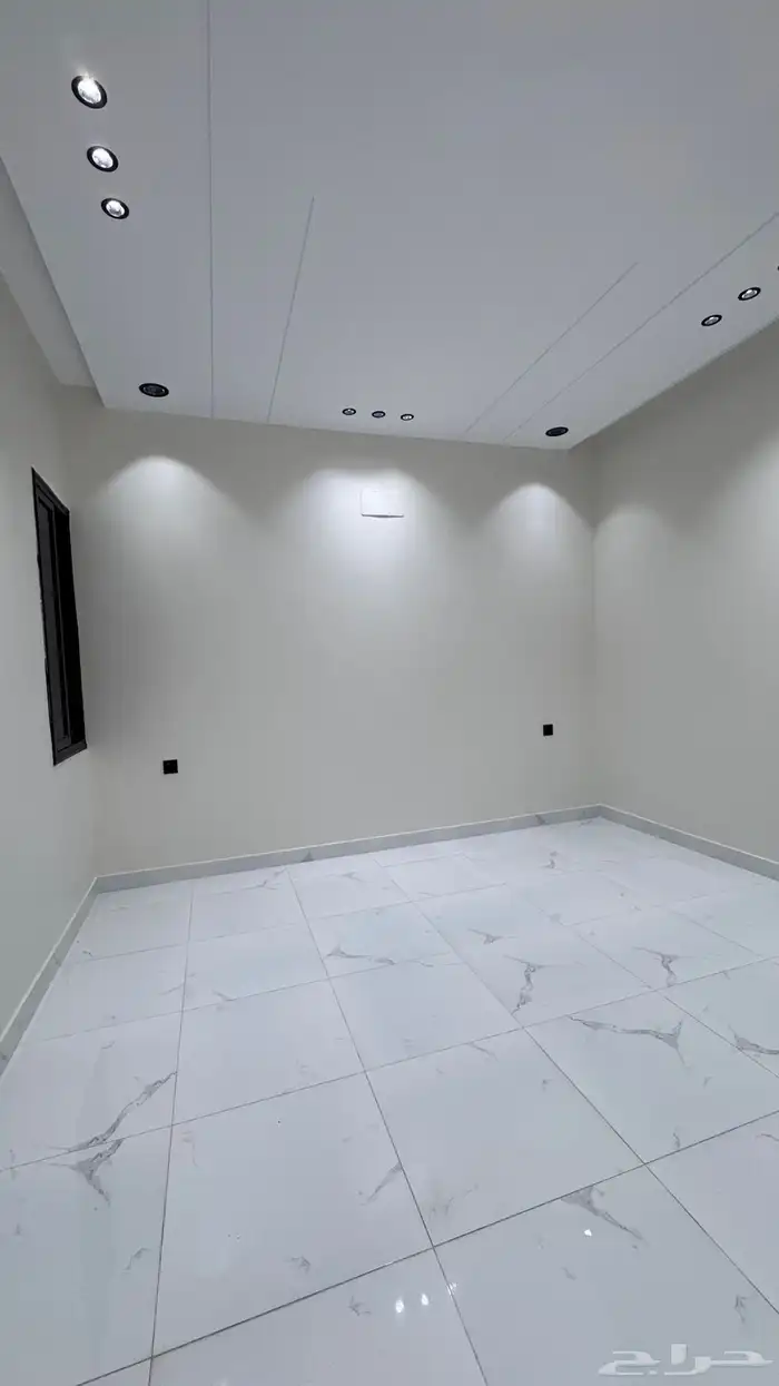 للبيع شقق ارضيه ببايكه سياره وعلوى مع سطح مخطط الراجحي 33