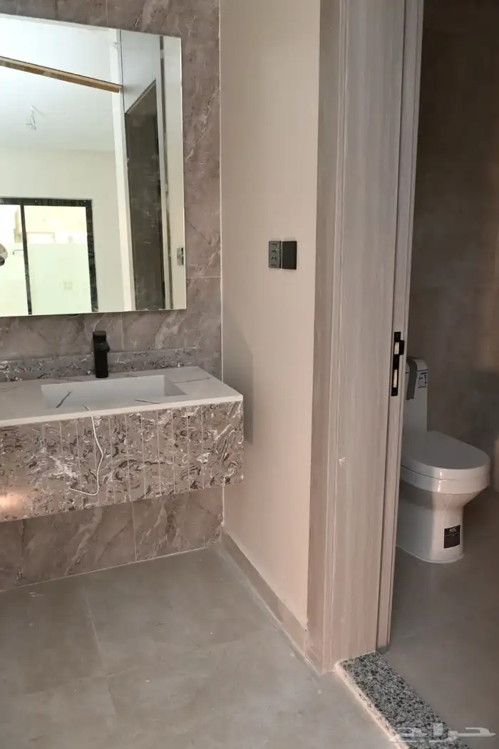 روف للبيع حي النزهة 21