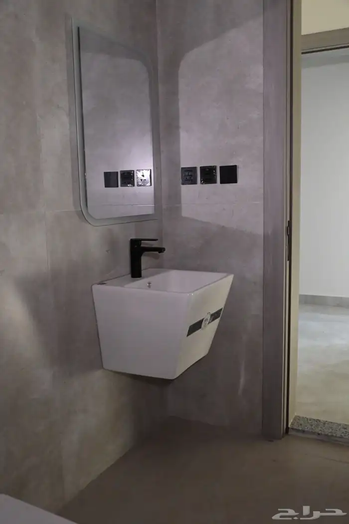 روف للبيع حي النزهة 17