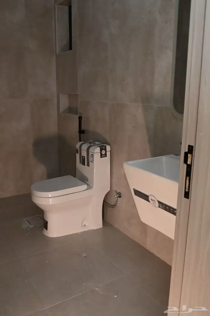 روف للبيع حي النزهة 12