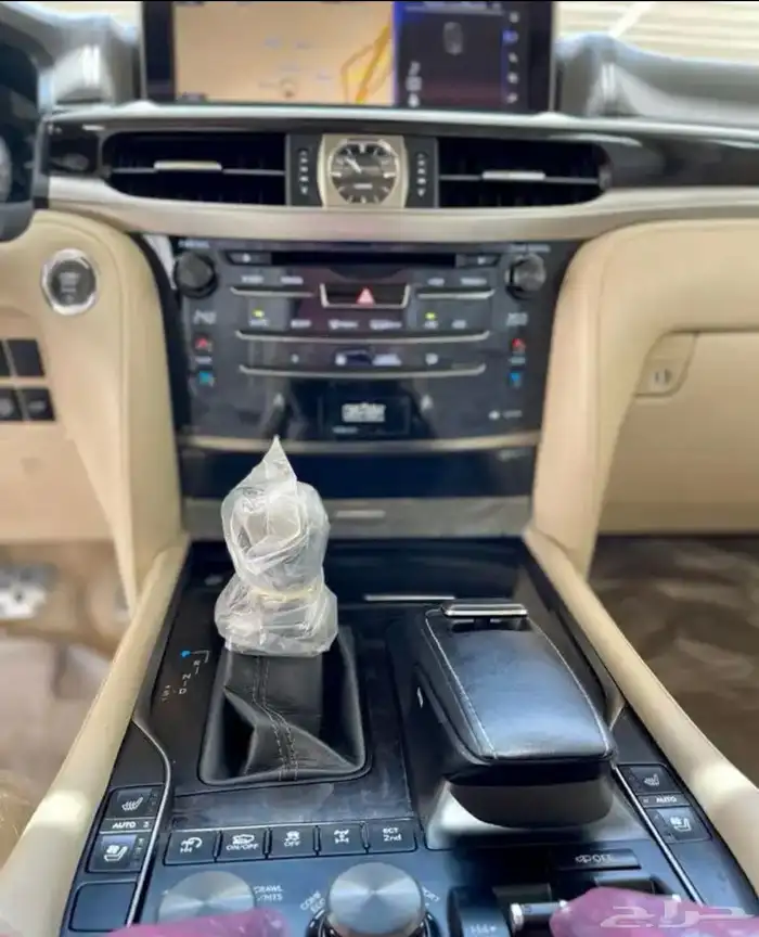 لكزز سعودي 2018 فل كامل ماشي 120 الف داخليه بيج الخارج ابيض 7