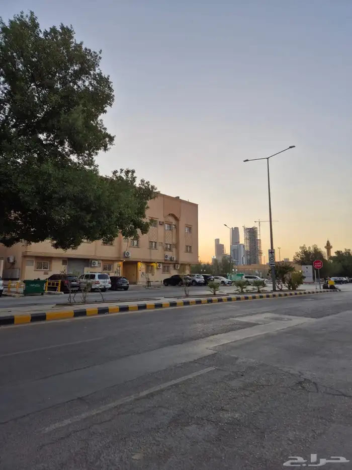 للبيع شقة حي المروج 2