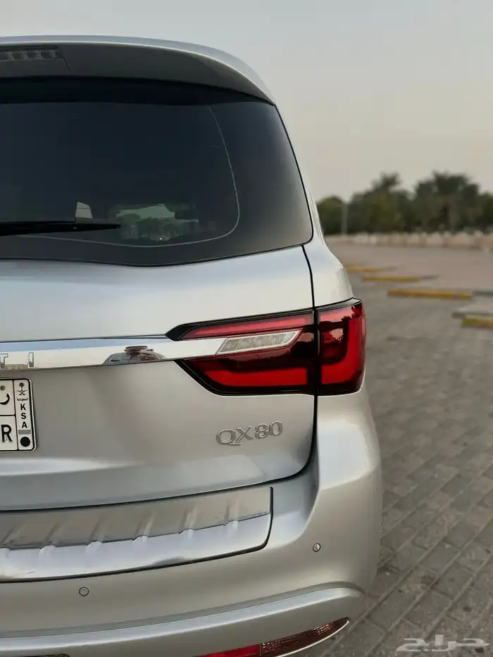 للفخامة عنوان (انفنيتي) سعودي موديل 2018 فئة QX80 فل كامل 2