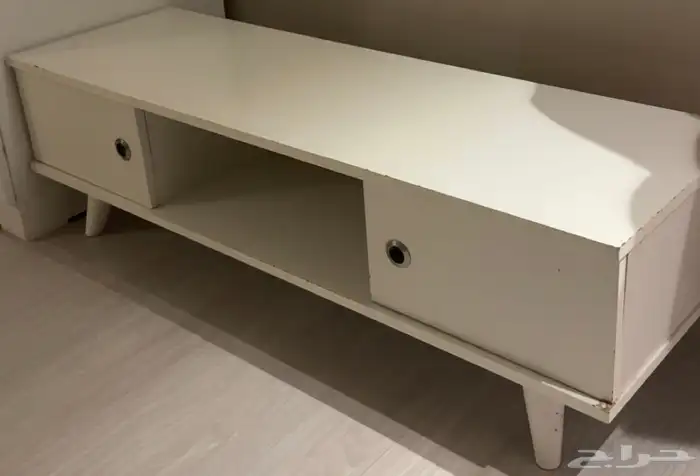 طاوله تلفزيون عرضها تقريبا متر وعشرين 0