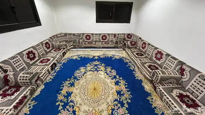 مجلس ظهر وأرضيات 0