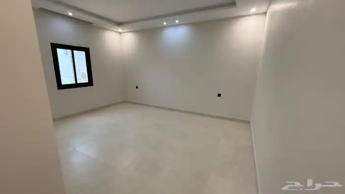 فيلا روف جديدة للإيجار مع سطح خاص في حي الريان مساحة 345م 17