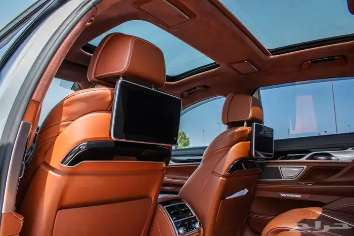 للبيع BMW الفئه السابعه 750LI 9