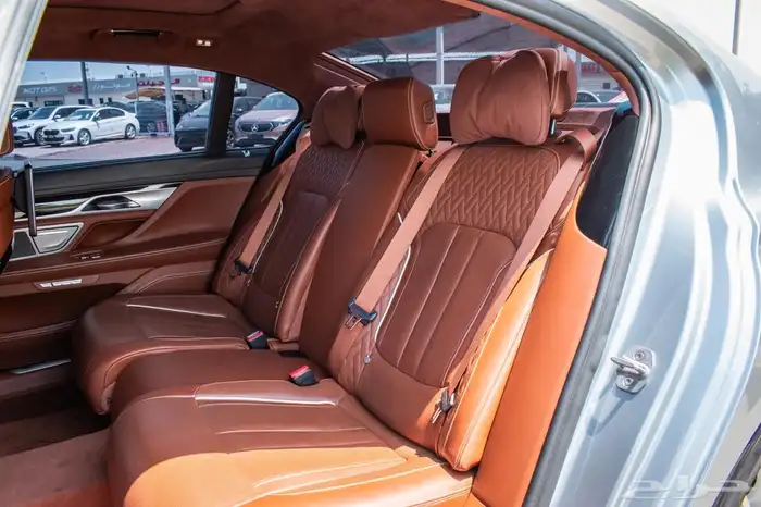للبيع BMW الفئه السابعه 750LI 8