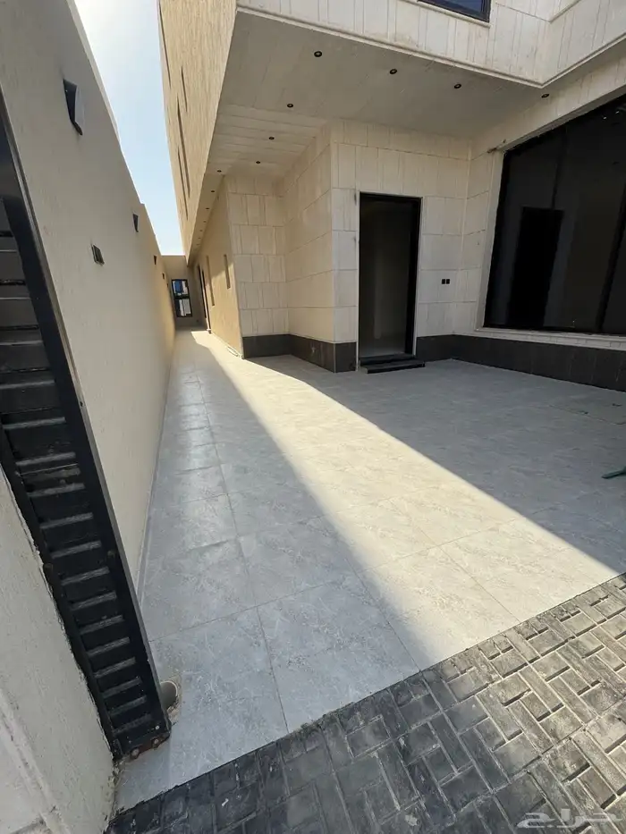 دور أرضي ب مساحه ممتازه حي البيان 16