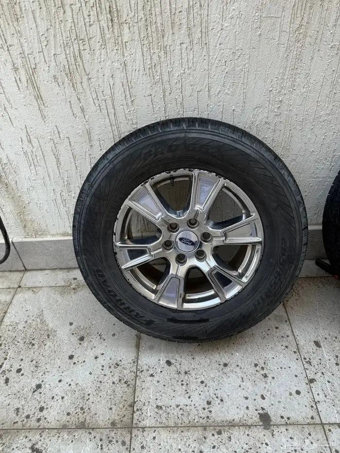 للبيع جنوط مع كفارتها لفورد F150 مقاس 18 انش 1