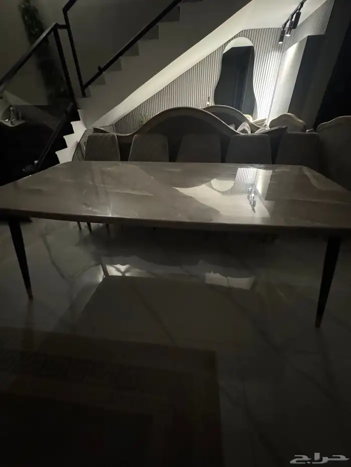 كنب وطاوله جديد مافي اي شي في المدينه للبيع 4