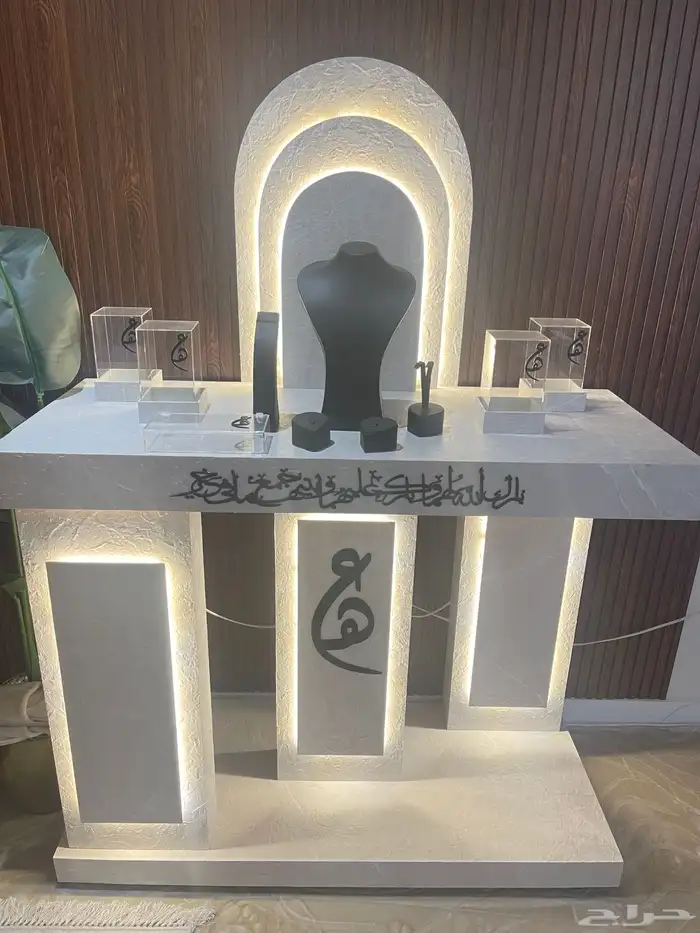 عربية ملكة 0