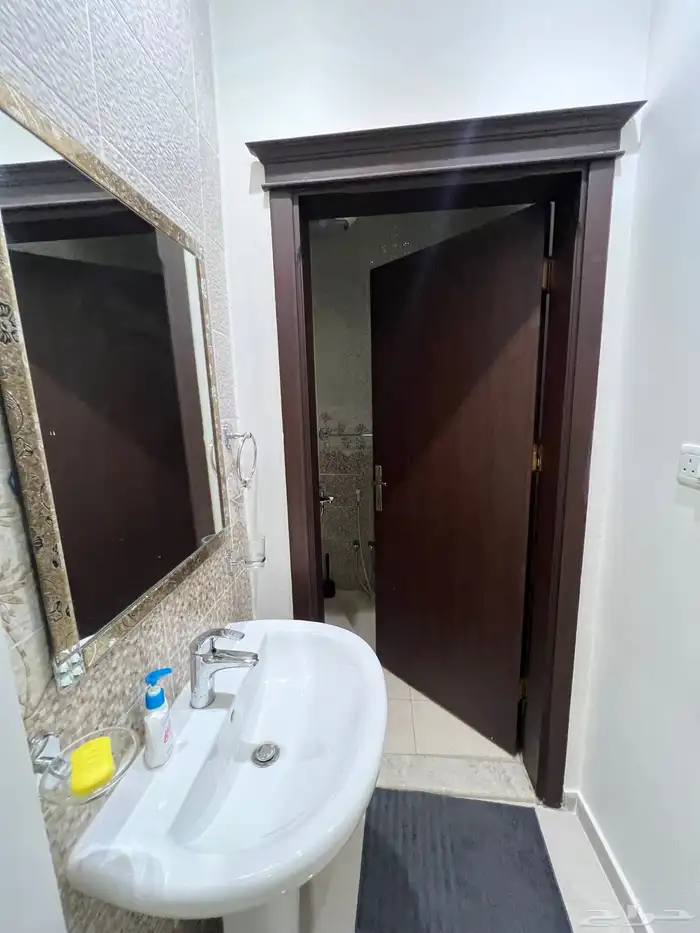 شقة للبيع بحي النزهه غرب طريق المك فهد على شارعين 3
