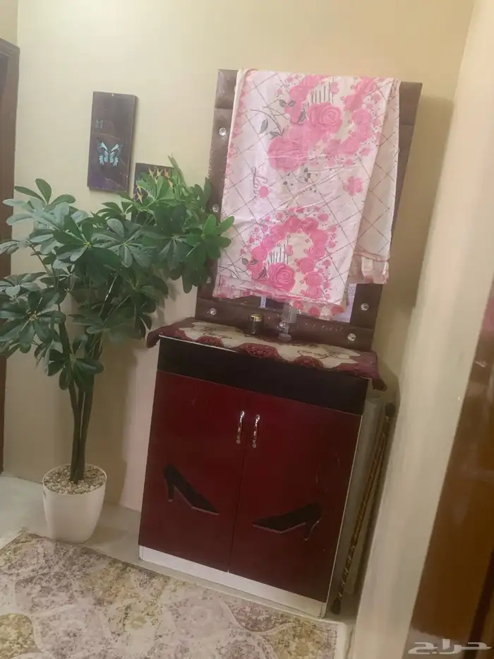 دولاب وجزامه وكرسين 4