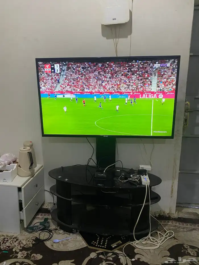 شاشه مع الطاوله ستين بوصه 0