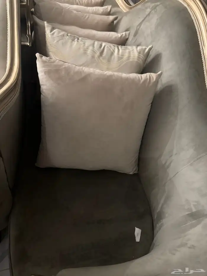 كنب وطاوله جديد مافي اي شي في المدينه للبيع 7