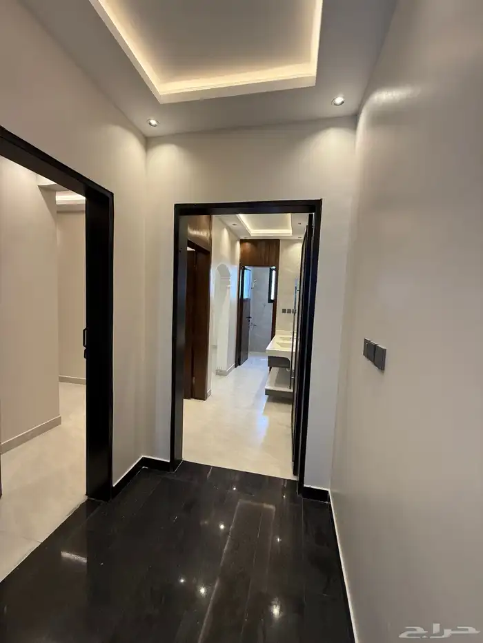 للبيع أدوار أرضيه وشقق علويه حي الزهور المحاله ابها 39