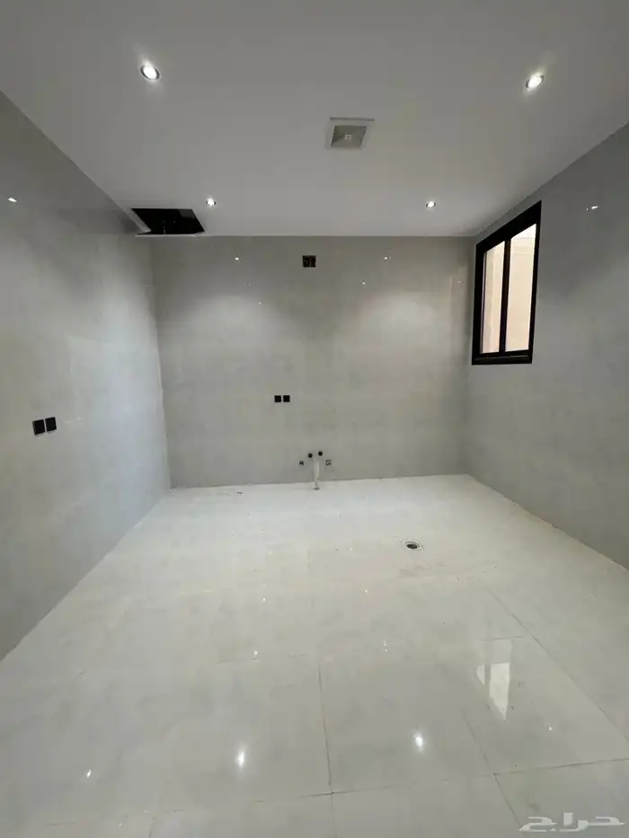 دور أرضي ب مساحه ممتازه حي البيان 3