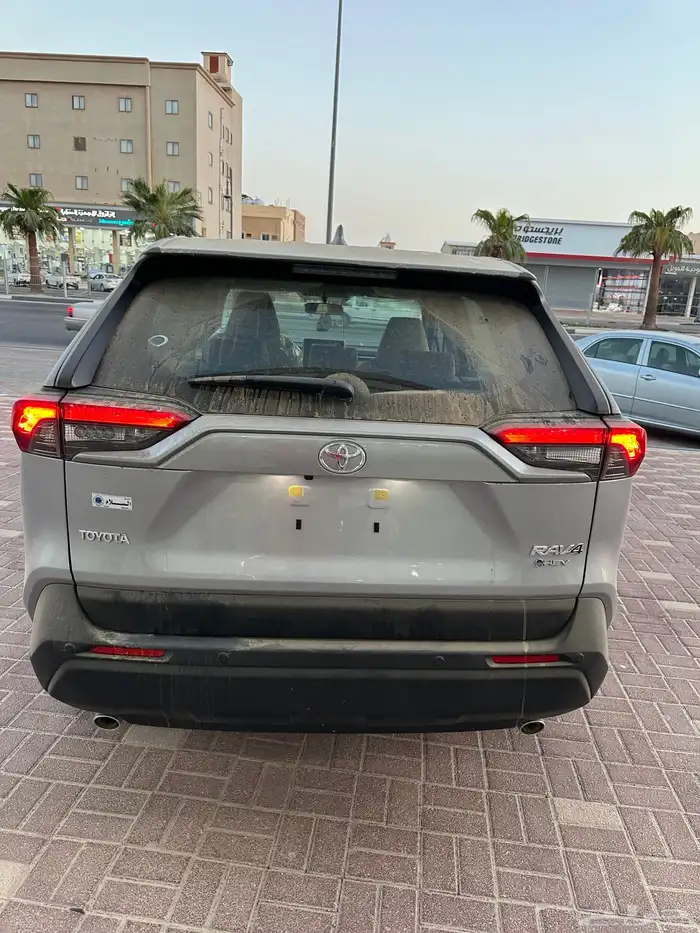 تويوتا راف فور هايبرد LE 11