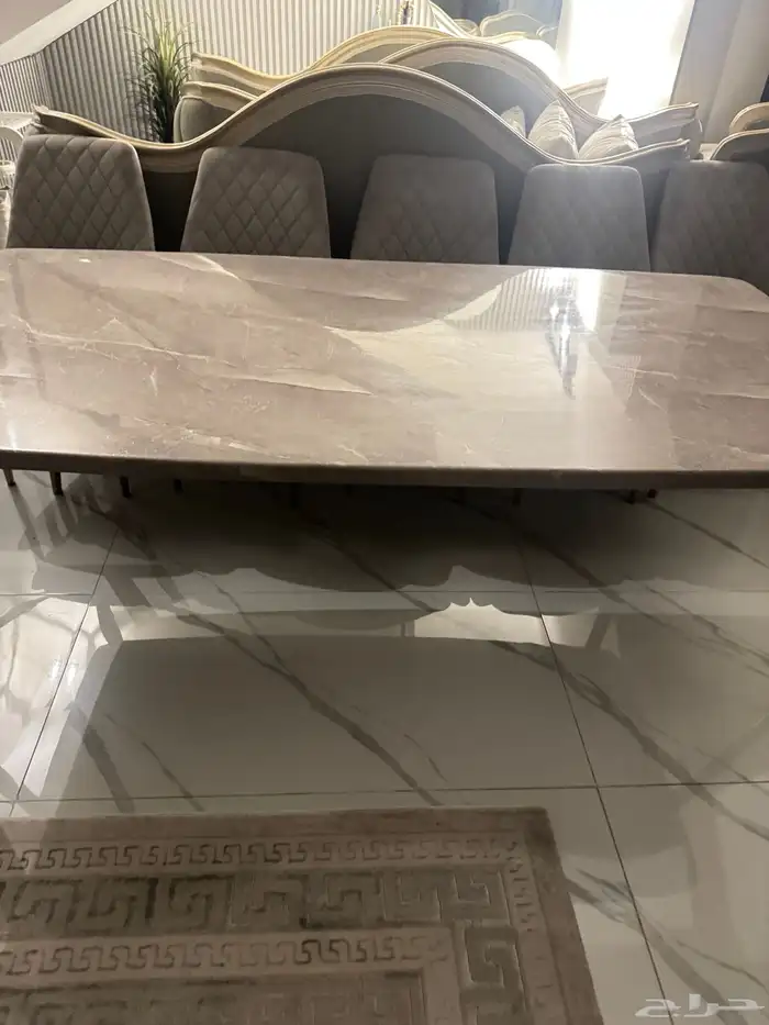 كنب وطاوله جديد مافي اي شي في المدينه للبيع 8