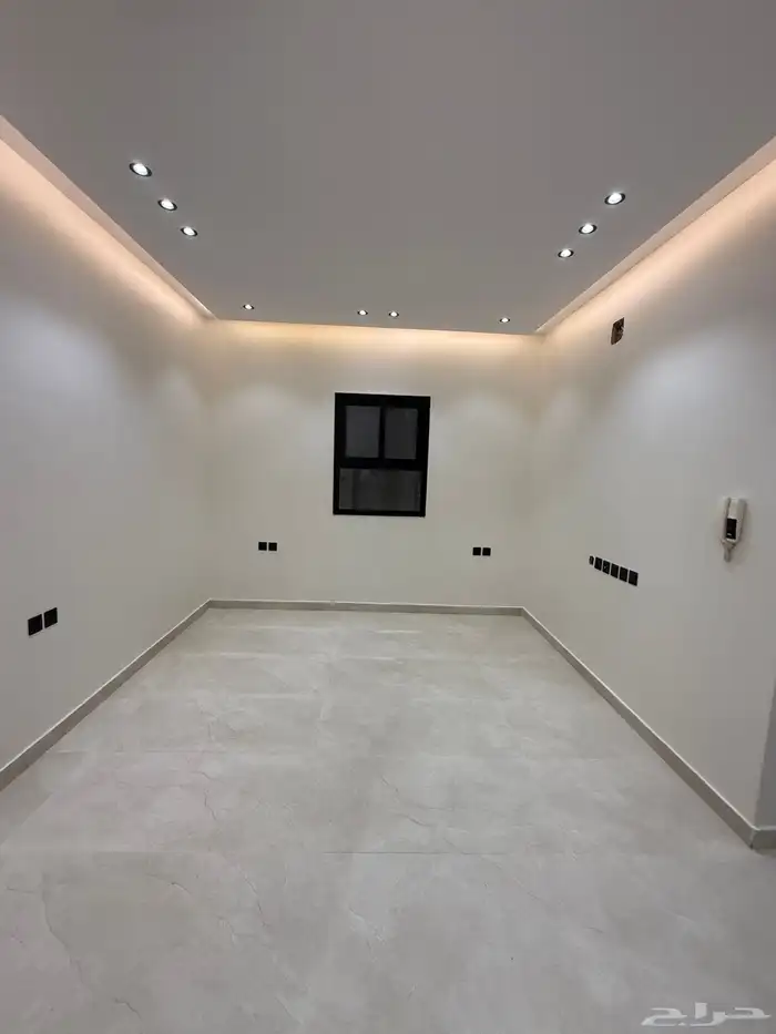 فلة للبيع شارع 20 شمالي في 3020 8