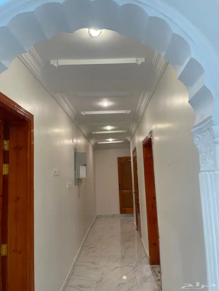 شقة للايجار بالعزيزية نظيفه جدا  موقع ممتاز 1