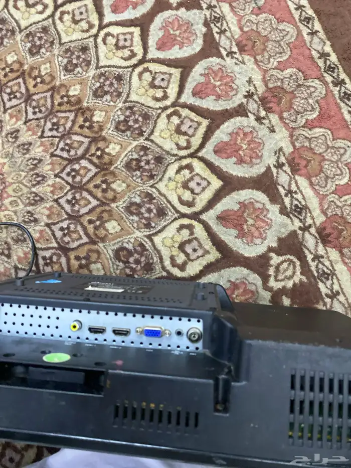 شاشه للبيع شغله ومافيه شي 1