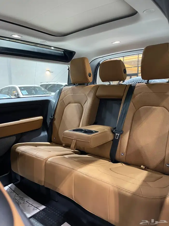لاندروفر ديفندر 90 - HSE V6 موديل 2024 فل كامل سقف كشف جديد 14