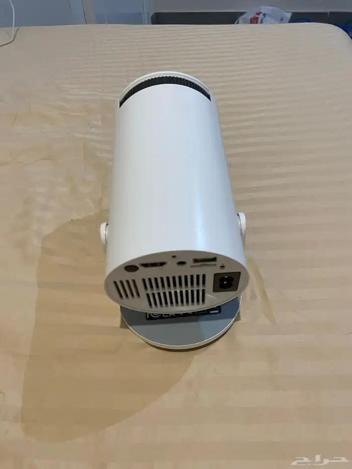 بروجكتر HY300-A ذكي ومحمول للبيع   حالة شبه جديده 1