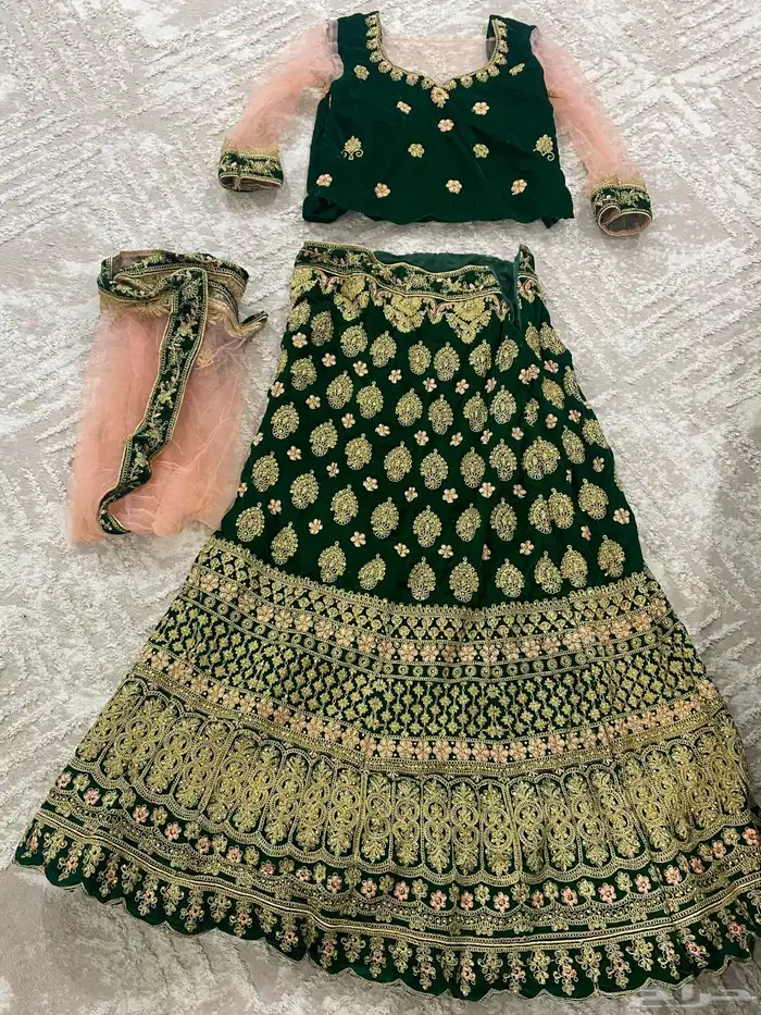 بلوزة وتنورة وطرحة 0
