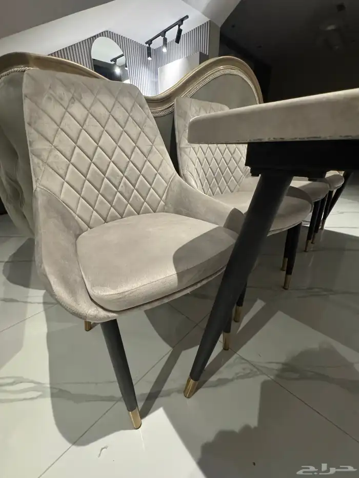 كنب وطاوله جديد مافي اي شي في المدينه للبيع 0