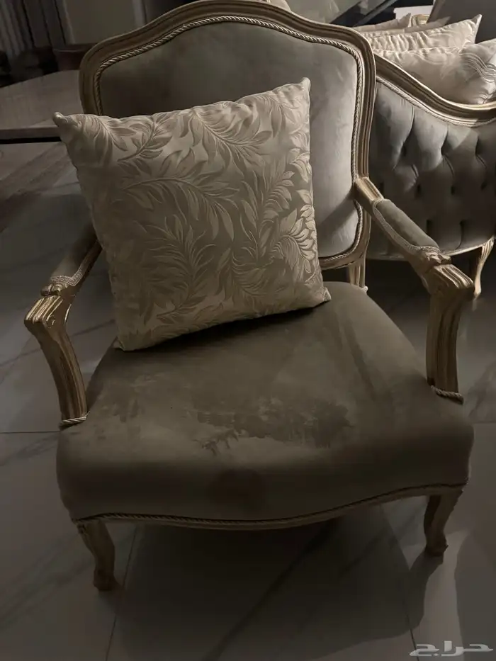 كنب وطاوله جديد مافي اي شي في المدينه للبيع 11