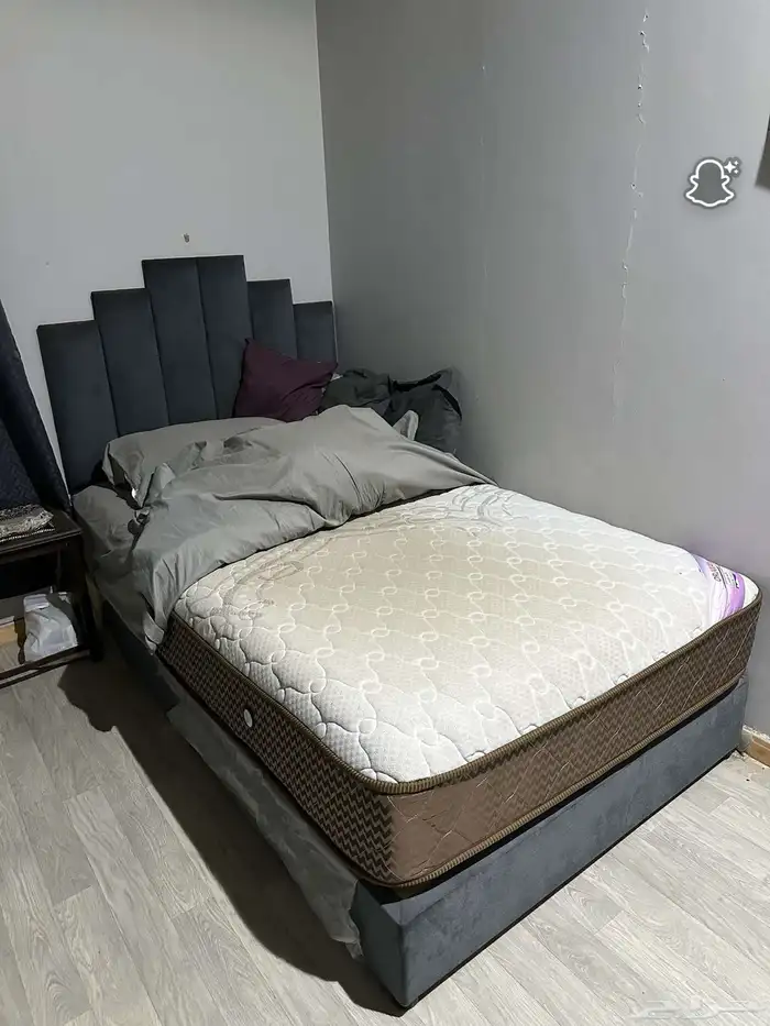 سرير بمرتبته نفر ونص نضيف جدا  اخو الجديد 5