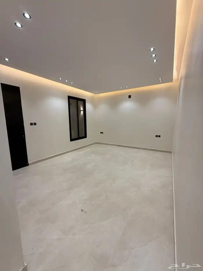 فلة للبيع شارع 20 شمالي في 3020 1