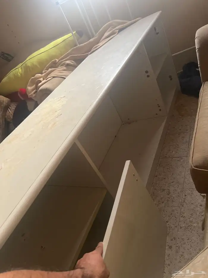 للبيع طاولة تلفزيون وتسريحه وطقم كنب 5