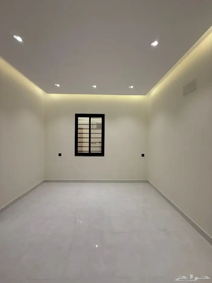 للبيع ارواف علويه وارواف ارضيه تشطيب فندقي ف شمال الخميس 35