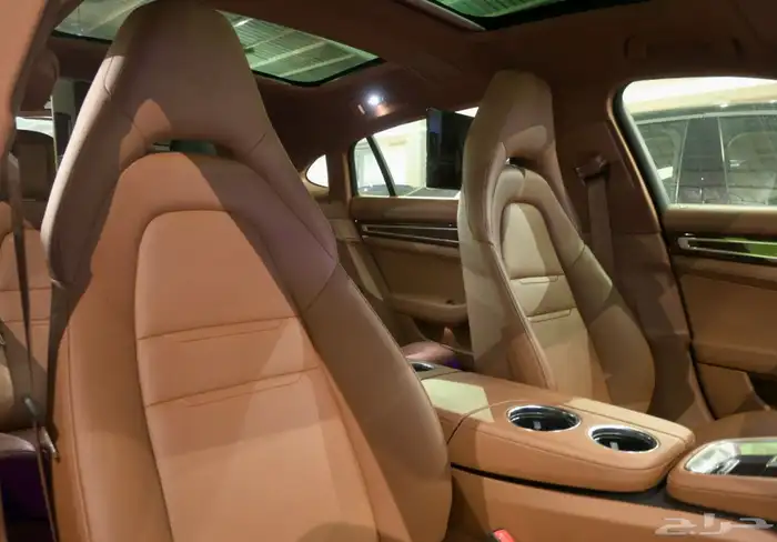 بورش باناميرا Panamera executive 2022 شبه جديد على الضمان 8