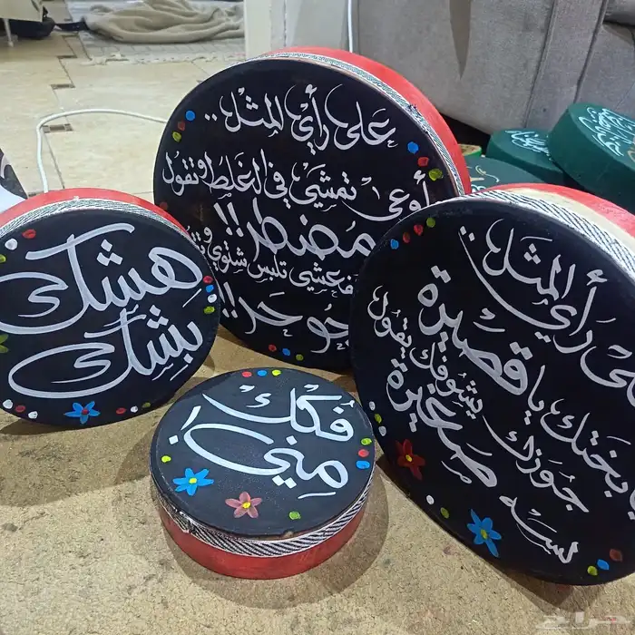 دفوف عليها خطوط ورسومات 0