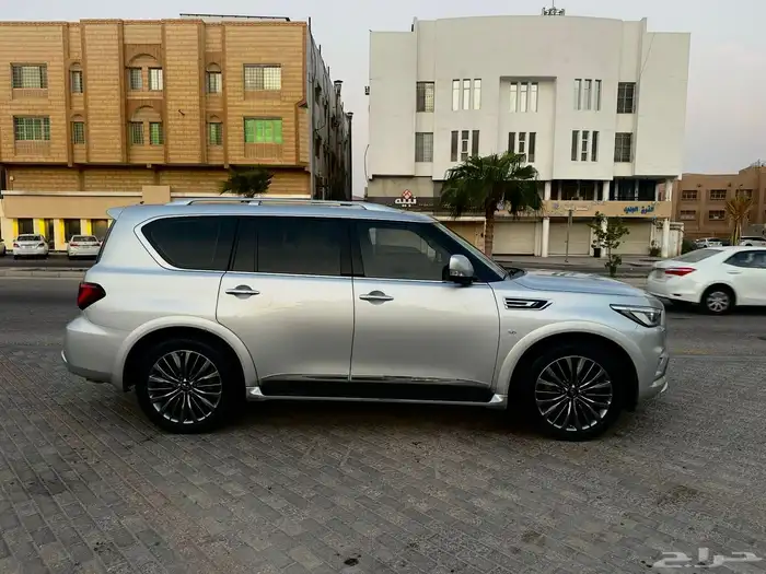 للفخامة عنوان (انفنيتي) سعودي موديل 2018 فئة QX80 فل كامل 14