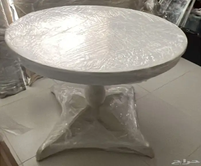 طاولة طعام من ايكيا لون ابيض كراسي 0