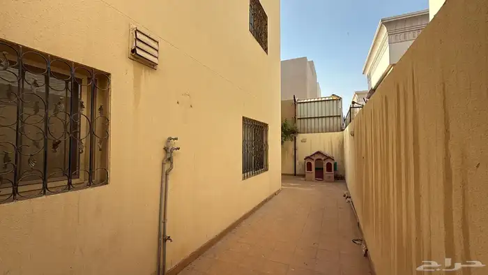 فيلا للبيع في حي الشاطئ الشرقي 2