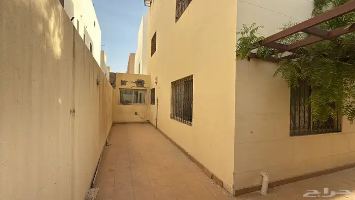 فيلا للبيع في حي الشاطئ الشرقي 1