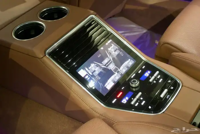 بورش باناميرا Panamera executive 2022 شبه جديد على الضمان 17