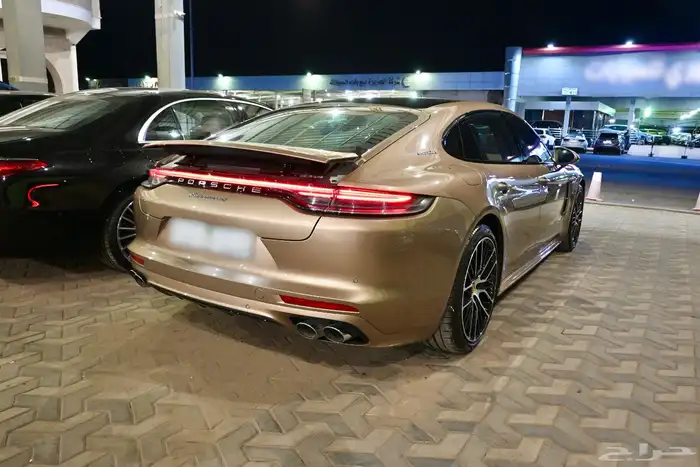 بورش باناميرا Panamera executive 2022 شبه جديد على الضمان 5