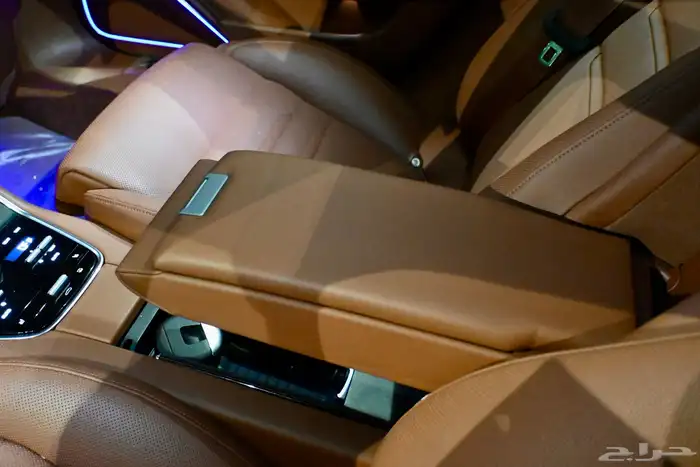 بورش باناميرا Panamera executive 2022 شبه جديد على الضمان 16