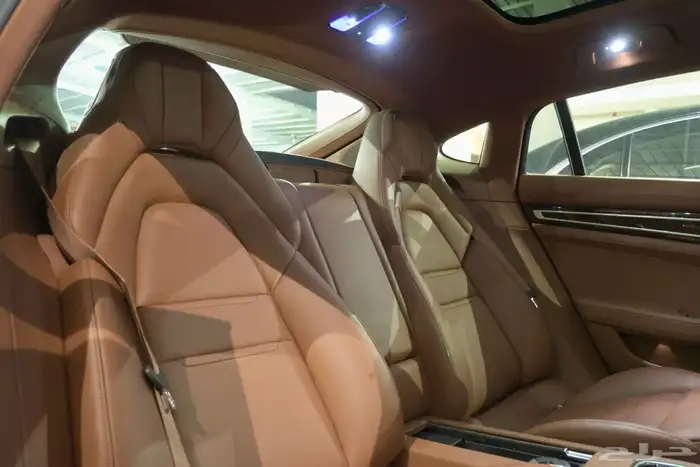بورش باناميرا Panamera executive 2022 شبه جديد على الضمان 15