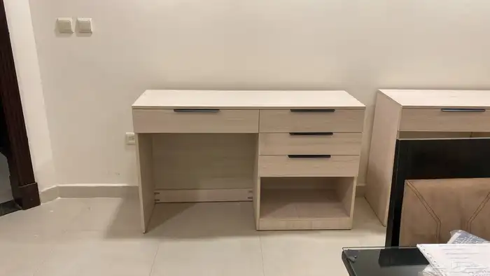 مكاتب مدرسية جديدة مااستخدمت أبدا 0