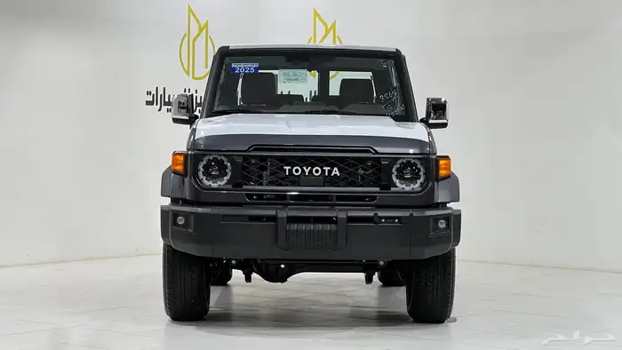 تويوتا ربع V6.2025فل كامل رفرف بريمي بنزين 40عام 2